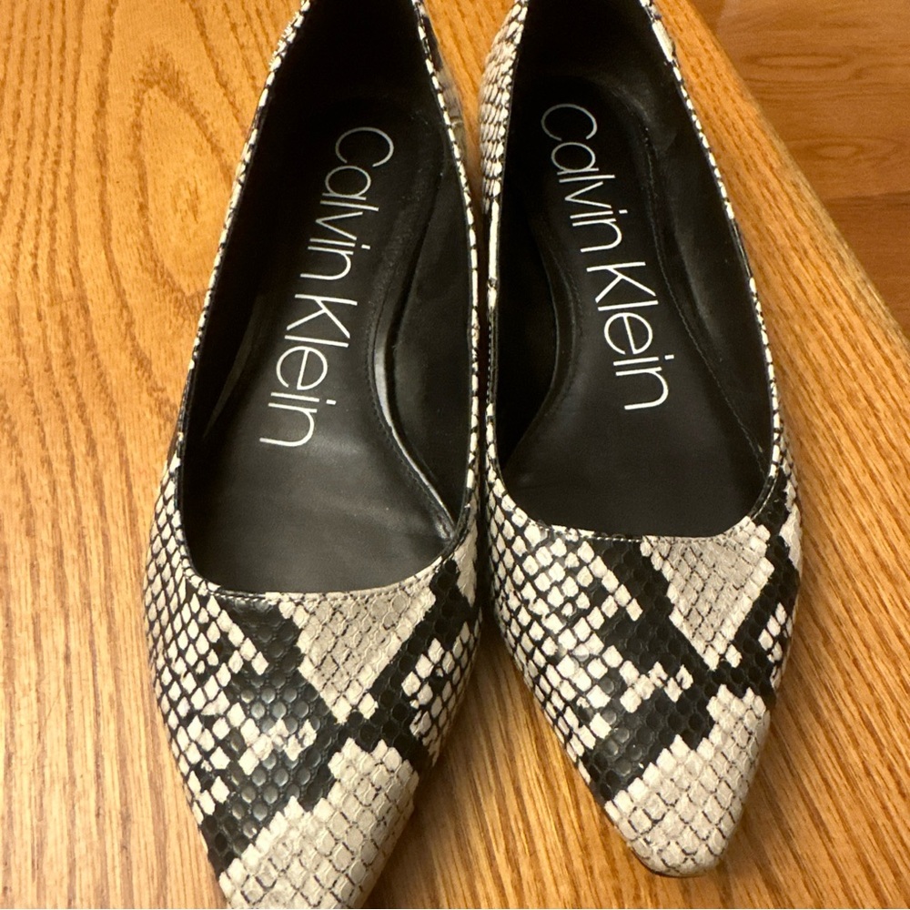 Calvin Klein Women's Snake Print Leather Dressy Ballet Flats Sz 7.5